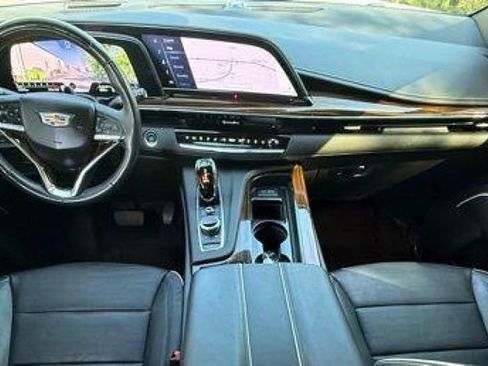 Used 2023 Cadillac Escalade Premium Luxury AWD/4WD image 21