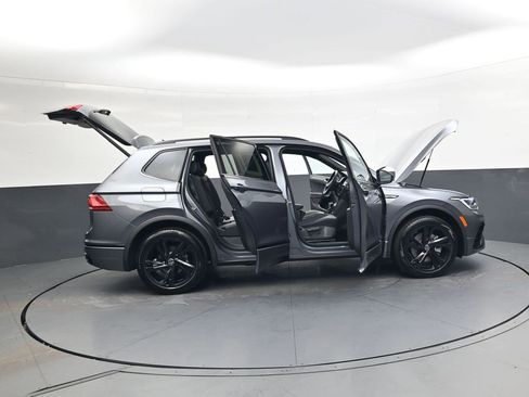 Used 2024 Volkswagen Tiguan SE R-Line image 43