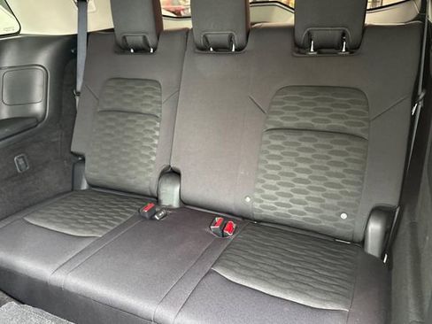 Used 2025 Nissan Pathfinder SV FWD image 14