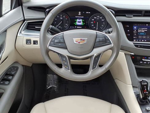Used 2021 Cadillac XT5 Premium Luxury image 9