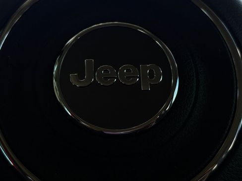Used 2022 Jeep Renegade Latitude AWD/4WD image 25