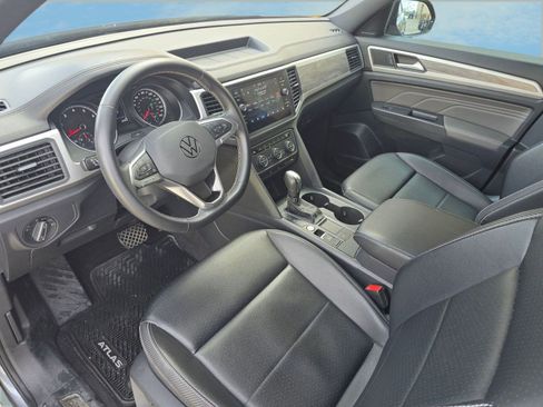 Used 2021 Volkswagen Atlas Cross Sport SE w/ Panoramic Sunroof Package image 4