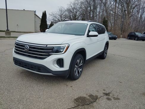 Used 2024 Volkswagen Atlas SE image 1