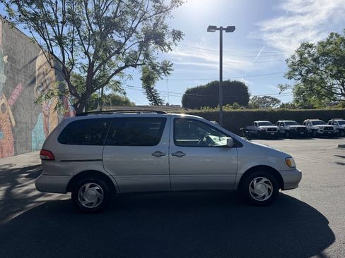 Used 2002 Toyota Sienna XLE FWD image 6