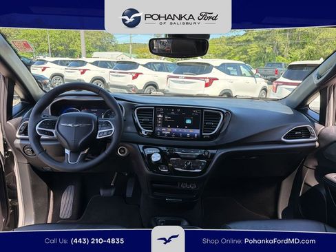 Used 2025 Chrysler Pacifica Select FWD image 7