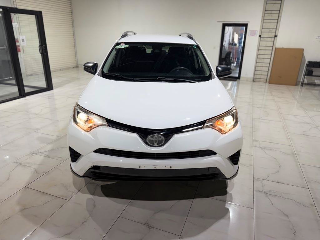 Used 2018 Toyota RAV4 LE FWD image 2