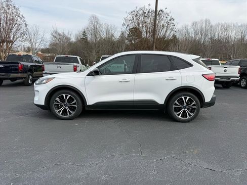 Used 2022 Ford Escape SE w/ SE Sport Appearance Package image 7