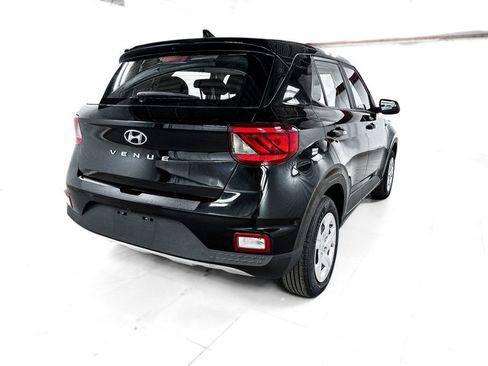 Used 2020 Hyundai Venue SE image 6