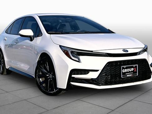 Used 2023 Toyota Corolla SE w/ SE Package FWD image 3