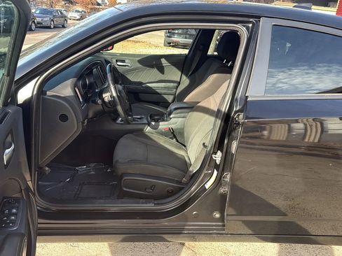 Used 2019 Dodge Charger SXT w/ Blacktop Package image 29