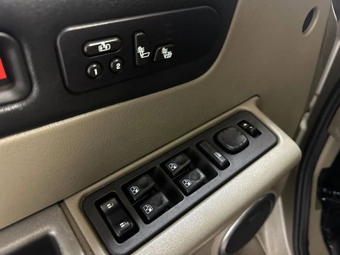 Used 2004 HUMMER H2 w/ Preferred Equipment Group AWD/4WD image 13