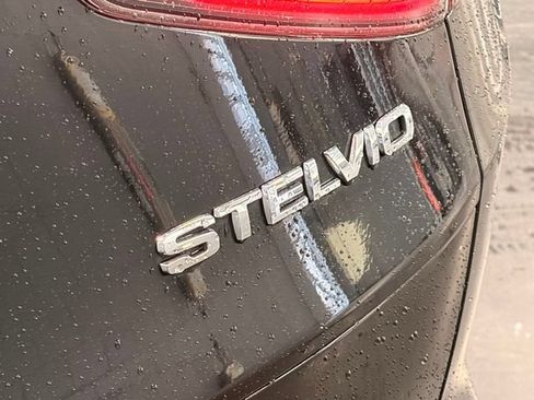 Used 2024 Alfa Romeo Stelvio Veloce AWD/4WD image 7