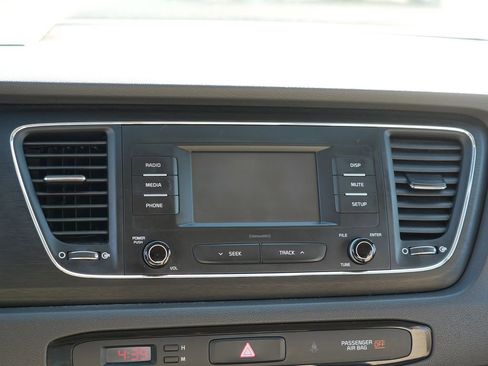 Used 2018 Kia Sedona L FWD image 21