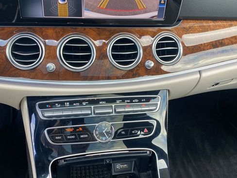 Used 2017 Mercedes-Benz E 300 4MATIC image 5