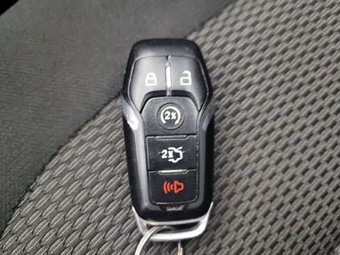 Used 2017 Ford Explorer XLT w/ Equipment Group 201A AWD/4WD image 32