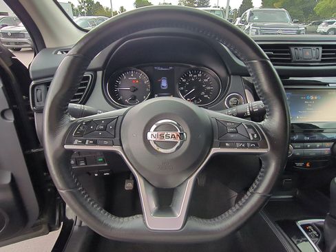 Used 2017 Nissan Rogue Sport SL w/ SL Premium Package image 17