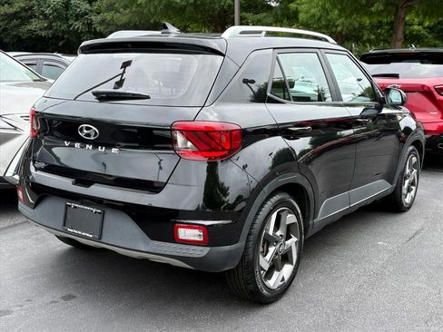 Used 2022 Hyundai Venue SEL FWD image 3