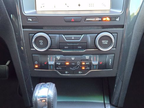 Used 2017 Ford Explorer XLT w/ Equipment Group 202A FWD image 20