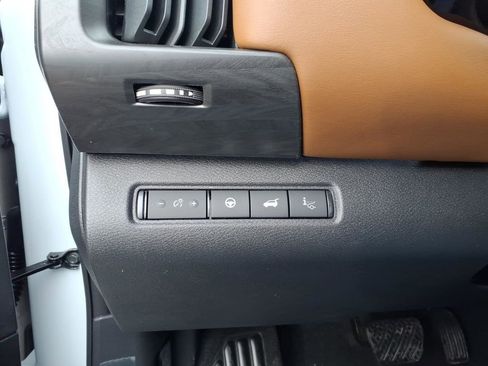 New 2026 Nissan Pathfinder Platinum image 18