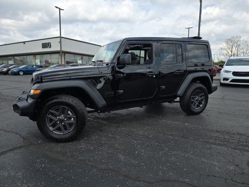 Used 2024 Jeep Wrangler Unlimited Sport AWD/4WD image 3