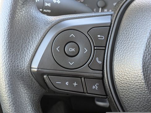 Used 2025 Toyota Corolla LE image 21