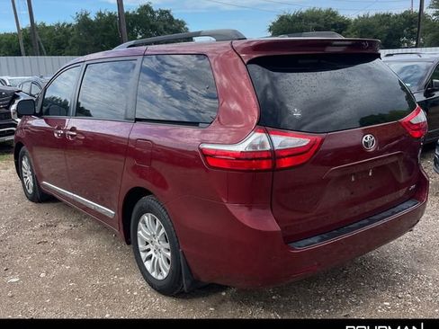 Used 2017 Toyota Sienna XLE w/ XLE Navigation Package FWD image 2