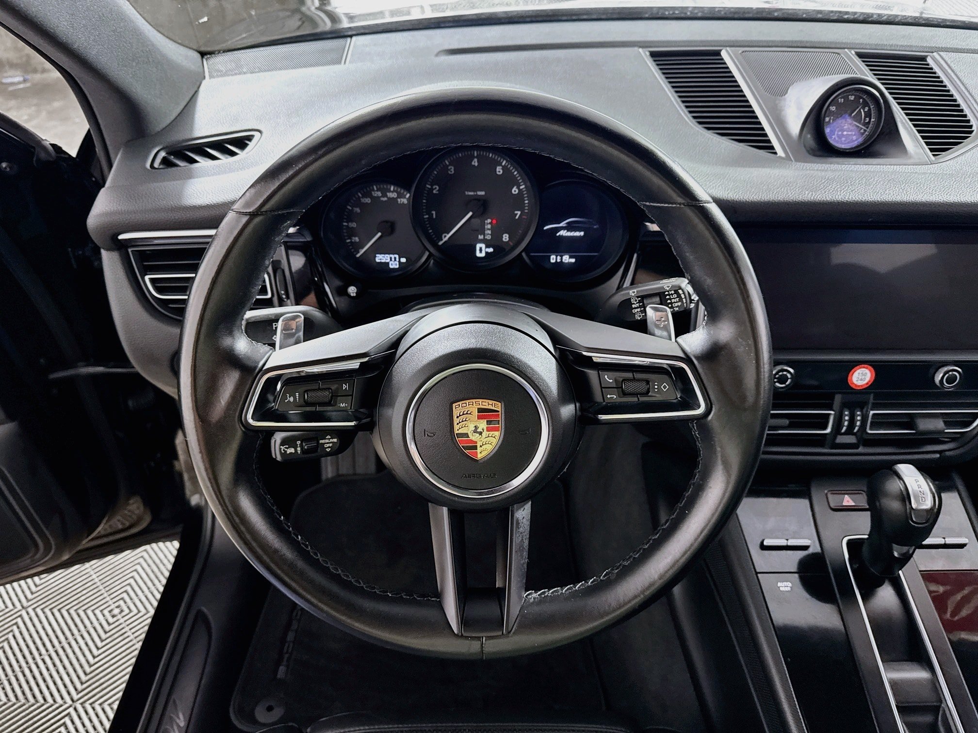 Used 2023 Porsche Macan AWD/4WD image 16