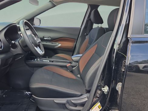 Used 2024 Nissan Kicks SR FWD image 9
