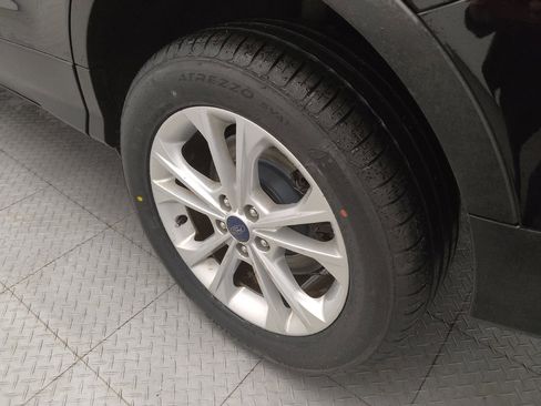 Used 2017 Ford Escape SE image 31