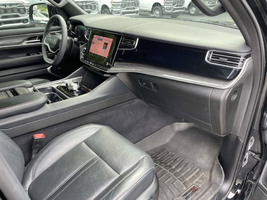 Used 2022 Jeep Wagoneer Series II w/ Flexible Seating Group AWD/4WD image 14