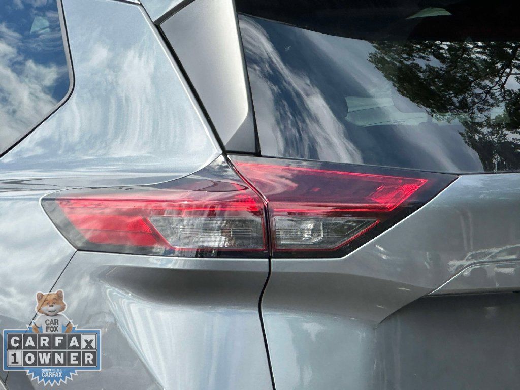 Used 2026 Nissan Rogue SV AWD/4WD image 12