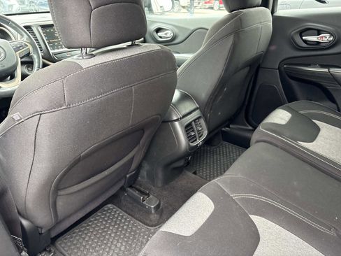 Used 2014 Jeep Cherokee Altitude w/ Comfort/Convenience Group image 28