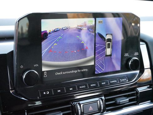 Used 2024 Nissan Pathfinder SL w/ Black Appearance Package image 30