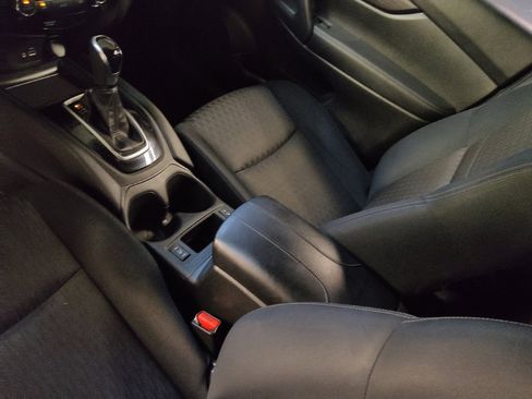 Used 2018 Nissan Rogue SV AWD/4WD image 26