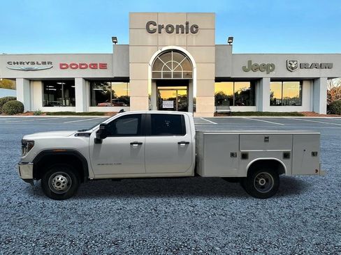 Used 2022 GMC Sierra 3500 Pro w/ Convenience Package AWD/4WD image 6