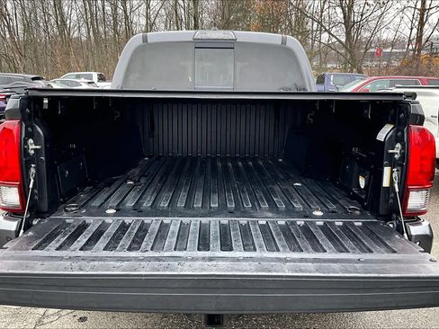 Used 2018 Toyota Tacoma TRD Off-Road w/ Technology Package image 30