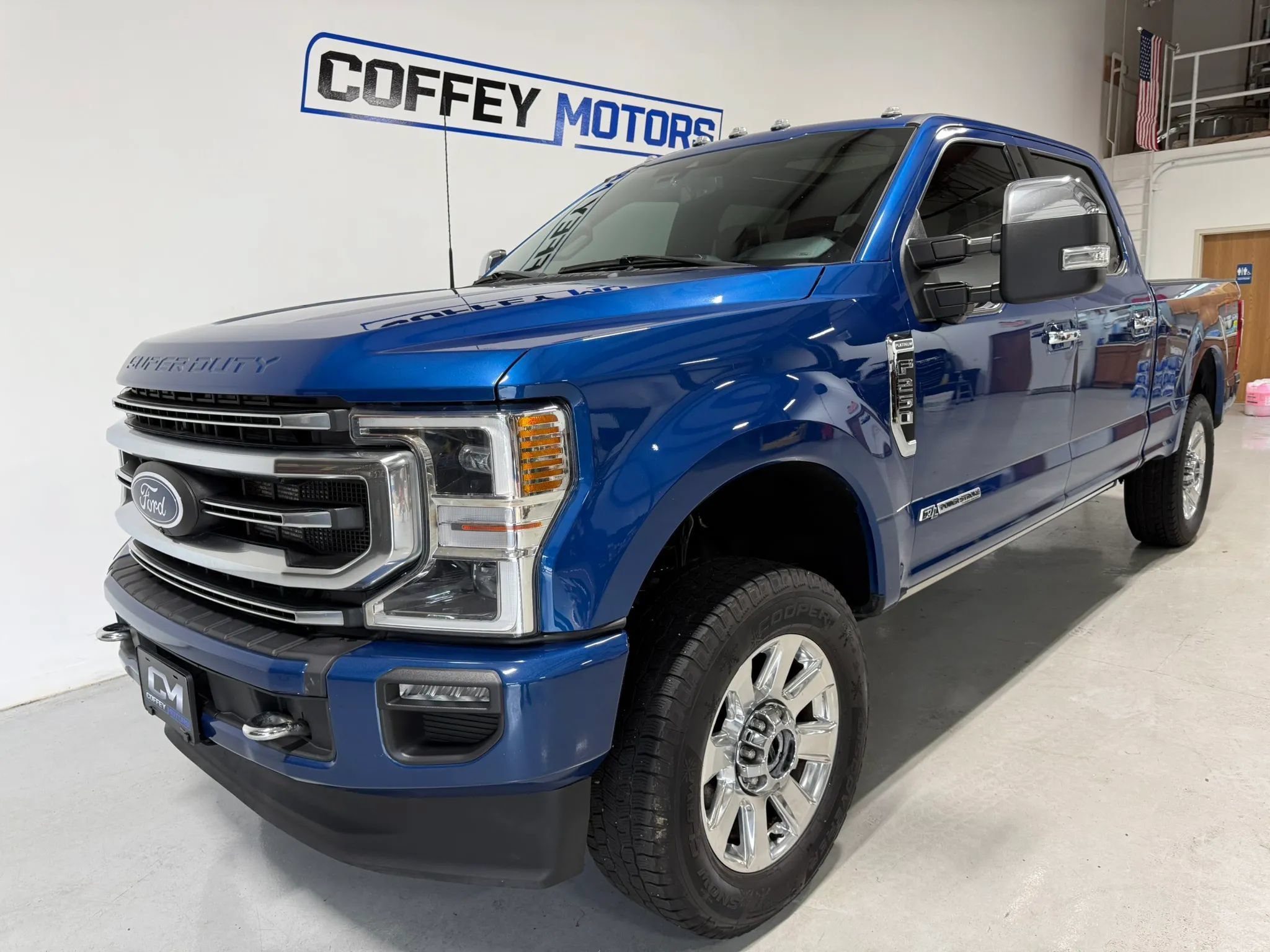 Used 2022 Ford F250 Platinum w/ FX4 Off-Road Package AWD/4WD image 2