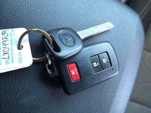 Used 2020 Toyota Tacoma TRD Sport AWD/4WD image 13