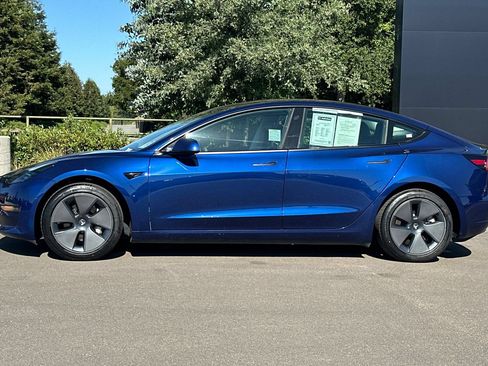 Used 2023 Tesla Model 3 Standard Range RWD image 7