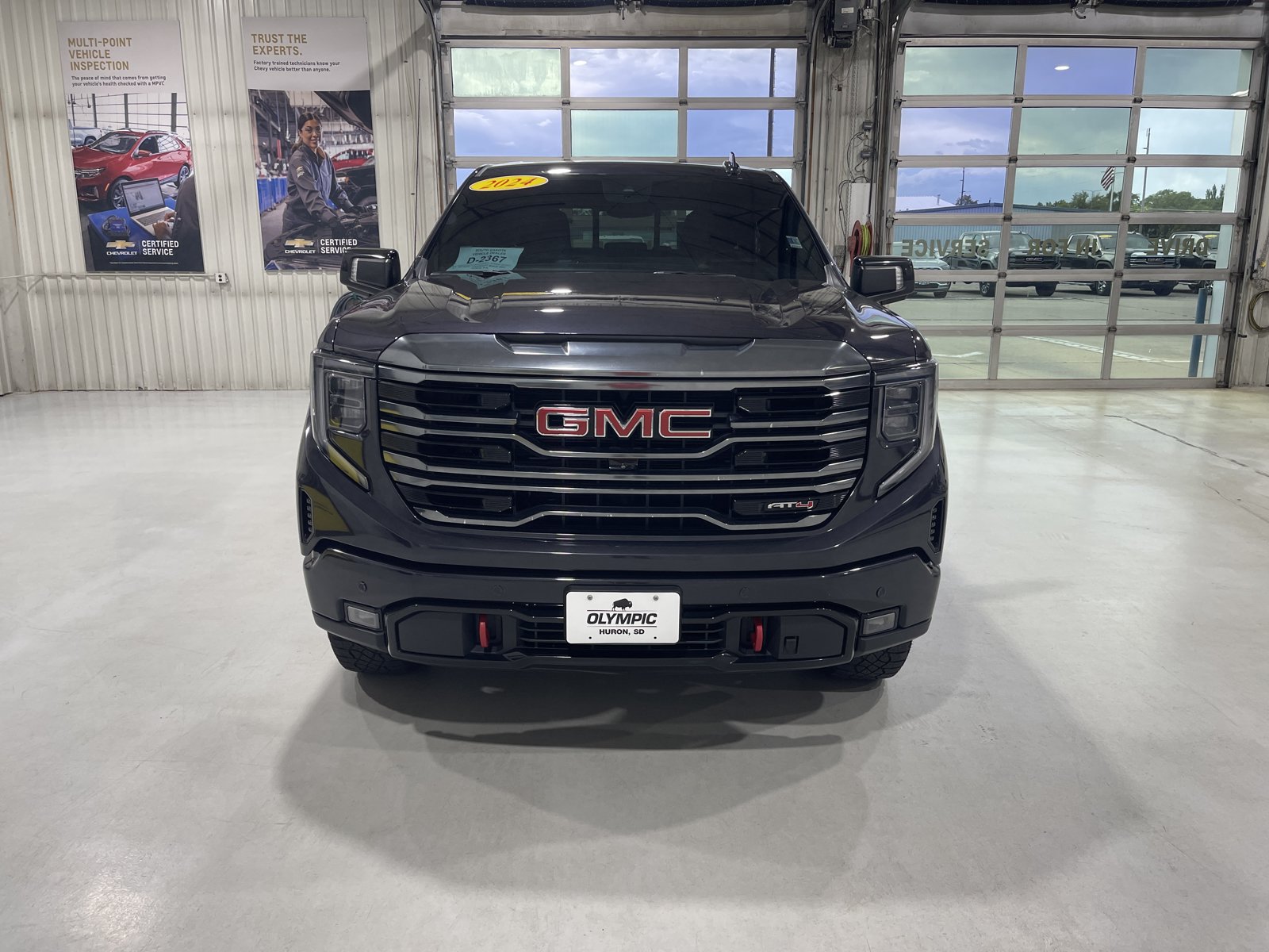 Used 2024 GMC Sierra 1500 AT4 w/ Technology Package AWD/4WD image 3