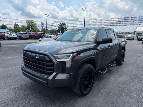 Used 2022 Toyota Tundra SR5 AWD/4WD image 9