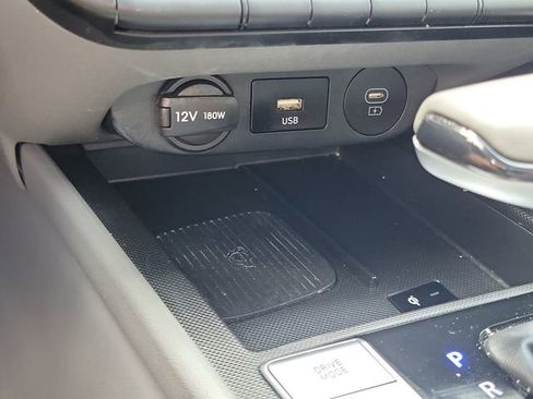 Used 2025 Hyundai Elantra SEL image 12