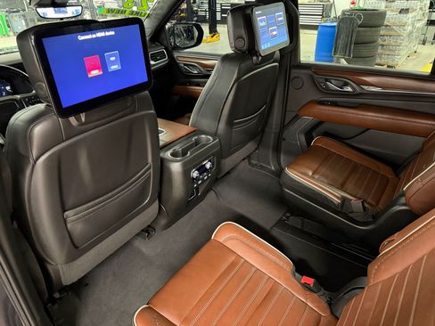 Used 2023 GMC Yukon XL Denali Ultimate AWD/4WD image 40
