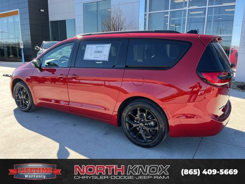 New 2026 Chrysler Pacifica Select image 16