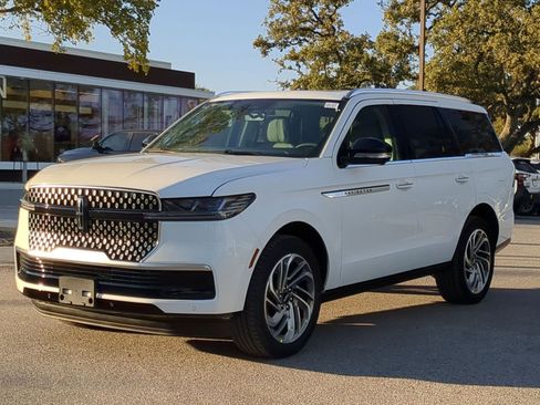New 2025 Lincoln Navigator Reserve image 7