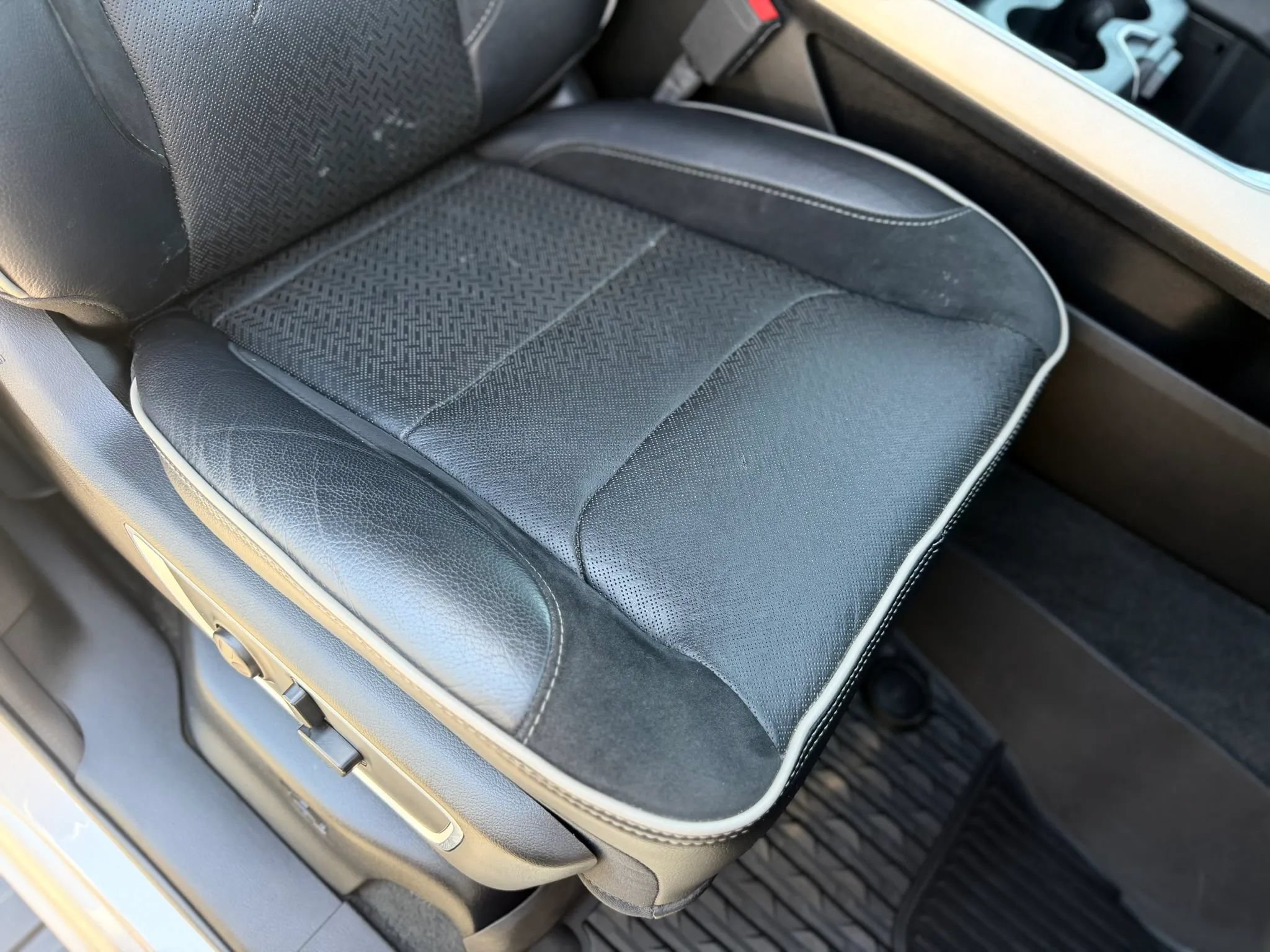 Used 2021 RAM 1500 Laramie AWD/4WD image 8
