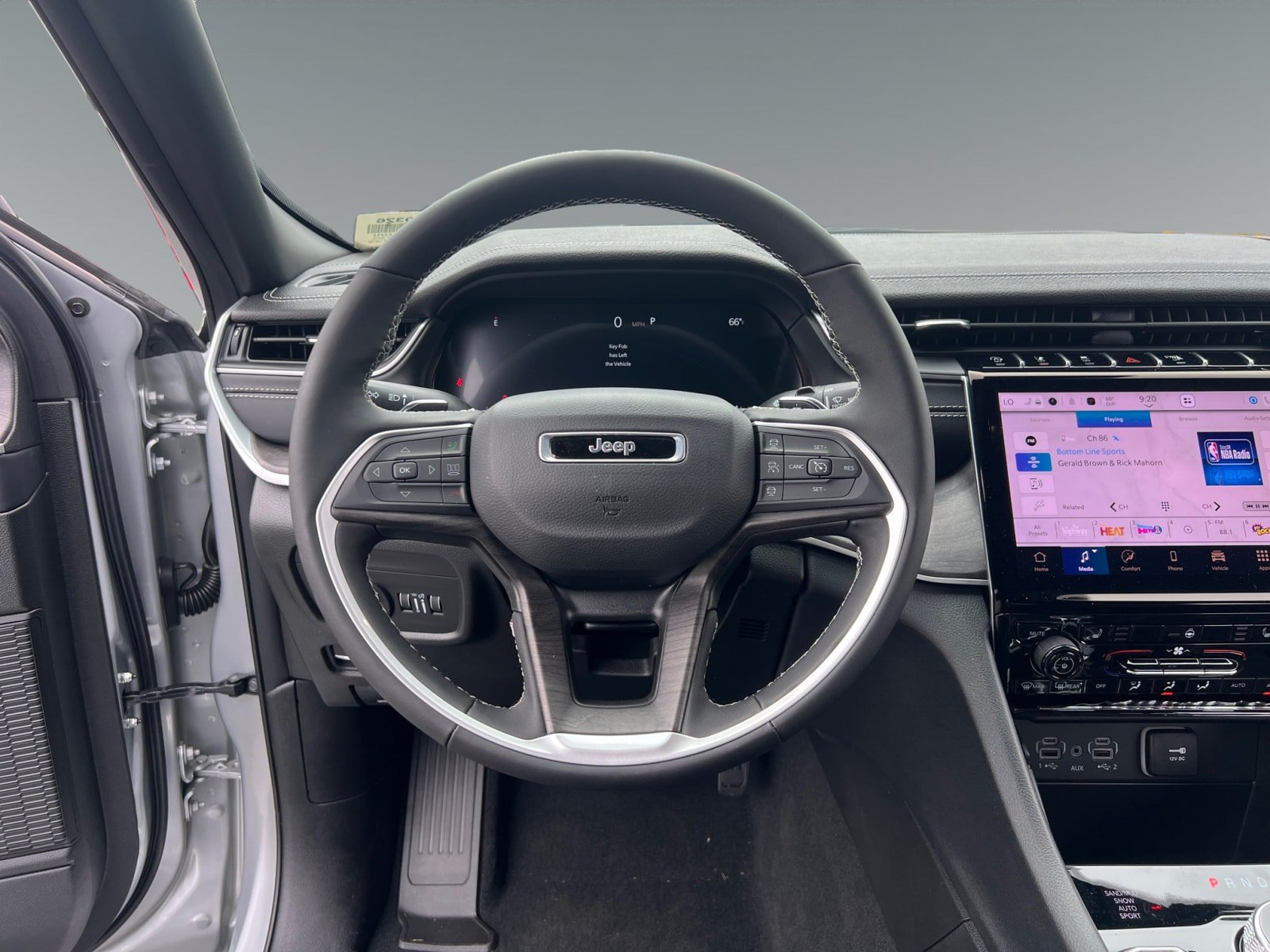Used 2025 Jeep Grand Cherokee L Limited AWD/4WD image 12