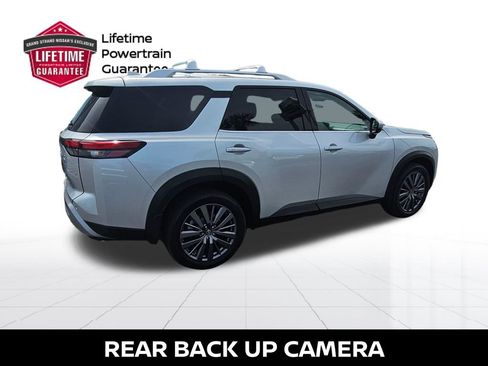Certified 2023 Nissan Pathfinder SL w/ SL Premium Package FWD image 9