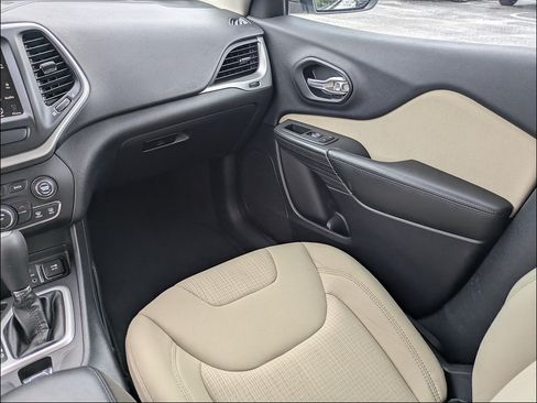 Used 2016 Jeep Cherokee Latitude w/ Safety/Convenience Group FWD image 14