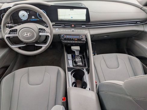 Used 2025 Hyundai Elantra SEL FWD image 21